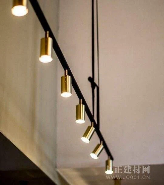 5c10c944cbb0f