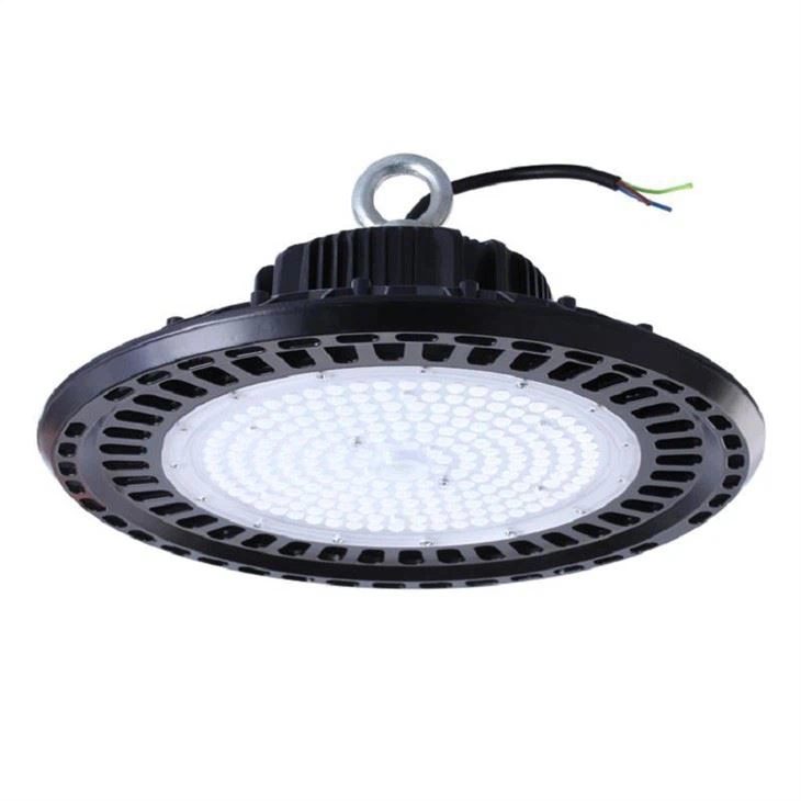 Kalis Letupan Mengetuai Lampu High Bay
