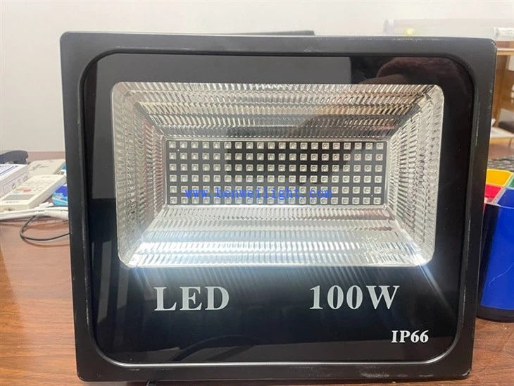 Lampu Hitam LED 100W Untuk Pesta Bercahaya