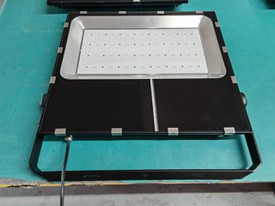 400W 400W