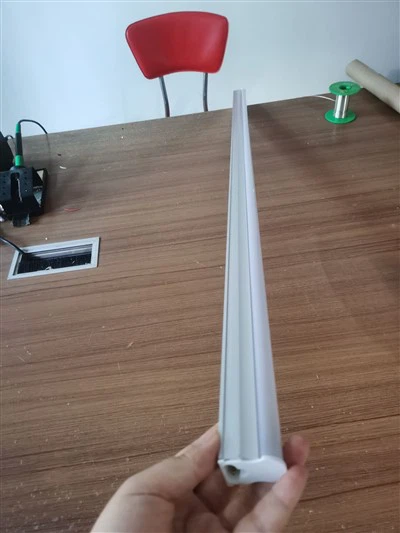 Lampu Tiub Led 18w 1200mm 4 kaki T5